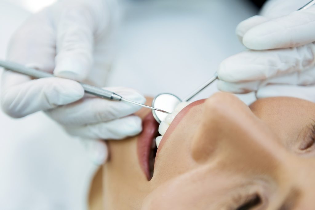 Dlaczego profilaktyczne badania jamy ustnej są tak istotne?